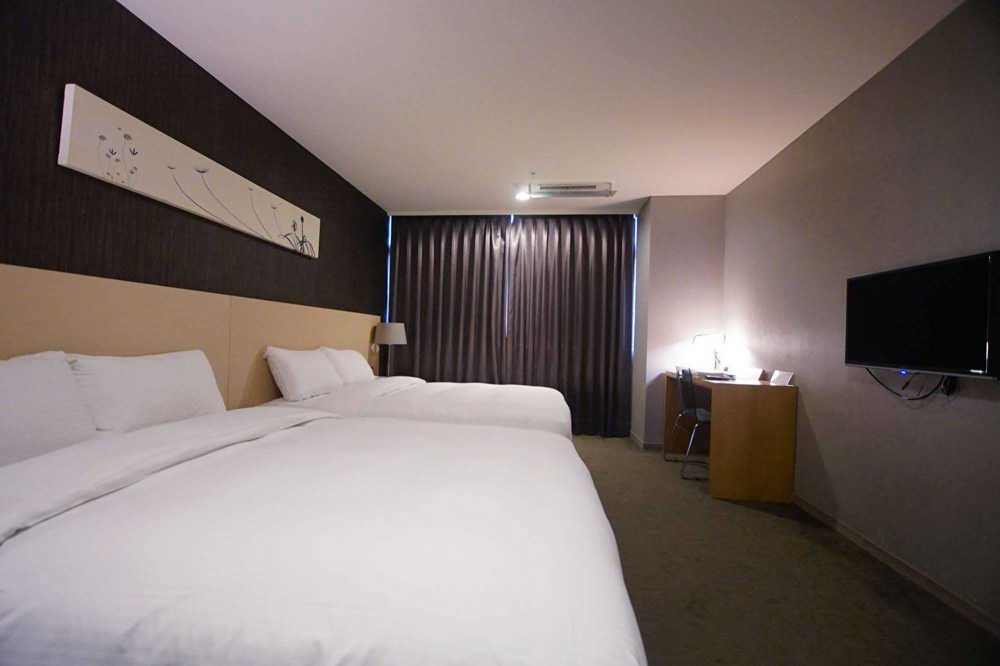 Beacon Hotel Taizhong Zewnętrze zdjęcie
